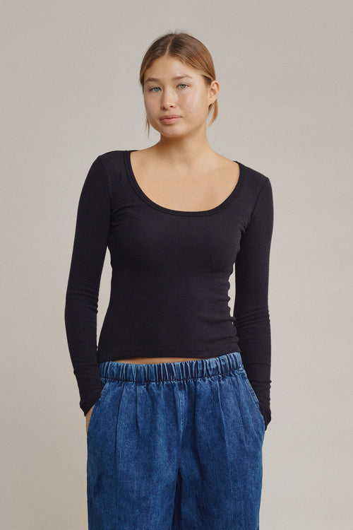 Paseo Long Sleeve Tee | Jungmaven Hemp Clothing & Accessories / model_desc: Katriel is 5’9” wearing XS