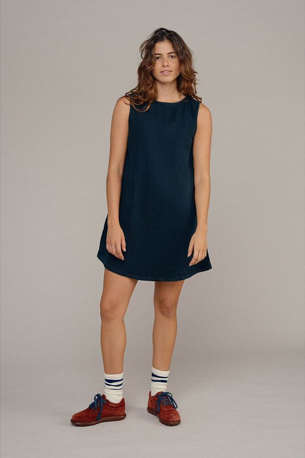 Baez Summer Denim Dress | Jungmaven Hemp Clothing & Accessories / model_desc: Nadia is 5’7” wearing XS