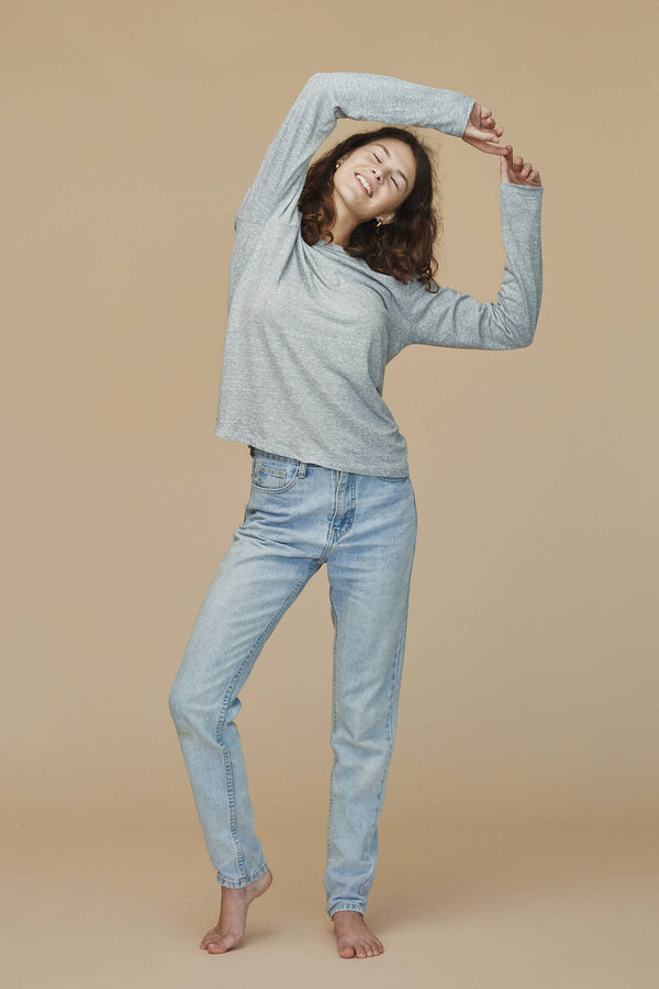 Heathered Encanto Long Sleeve Tee | Jungmaven Hemp Clothing & Accessories / model_desc: Sydney is 5’7” wearing M